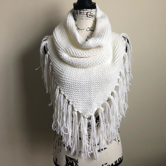 Steve Madden Accessories - NWT Steve Madden Ivory Fringe Pull Over Scarf